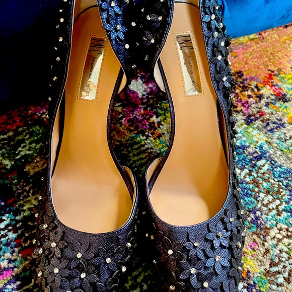 Like new INC navy heels with flower details - Picture 5 of 5